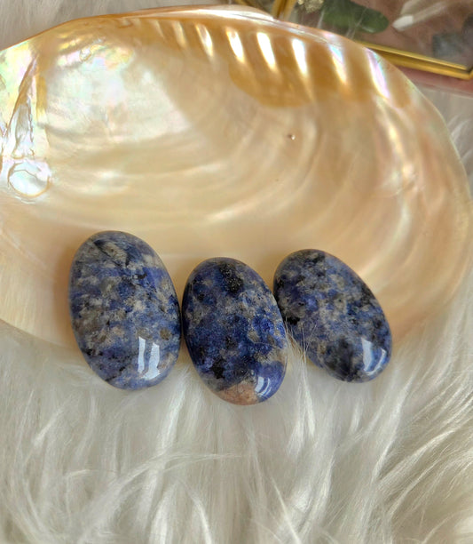 Sodalite palm stone