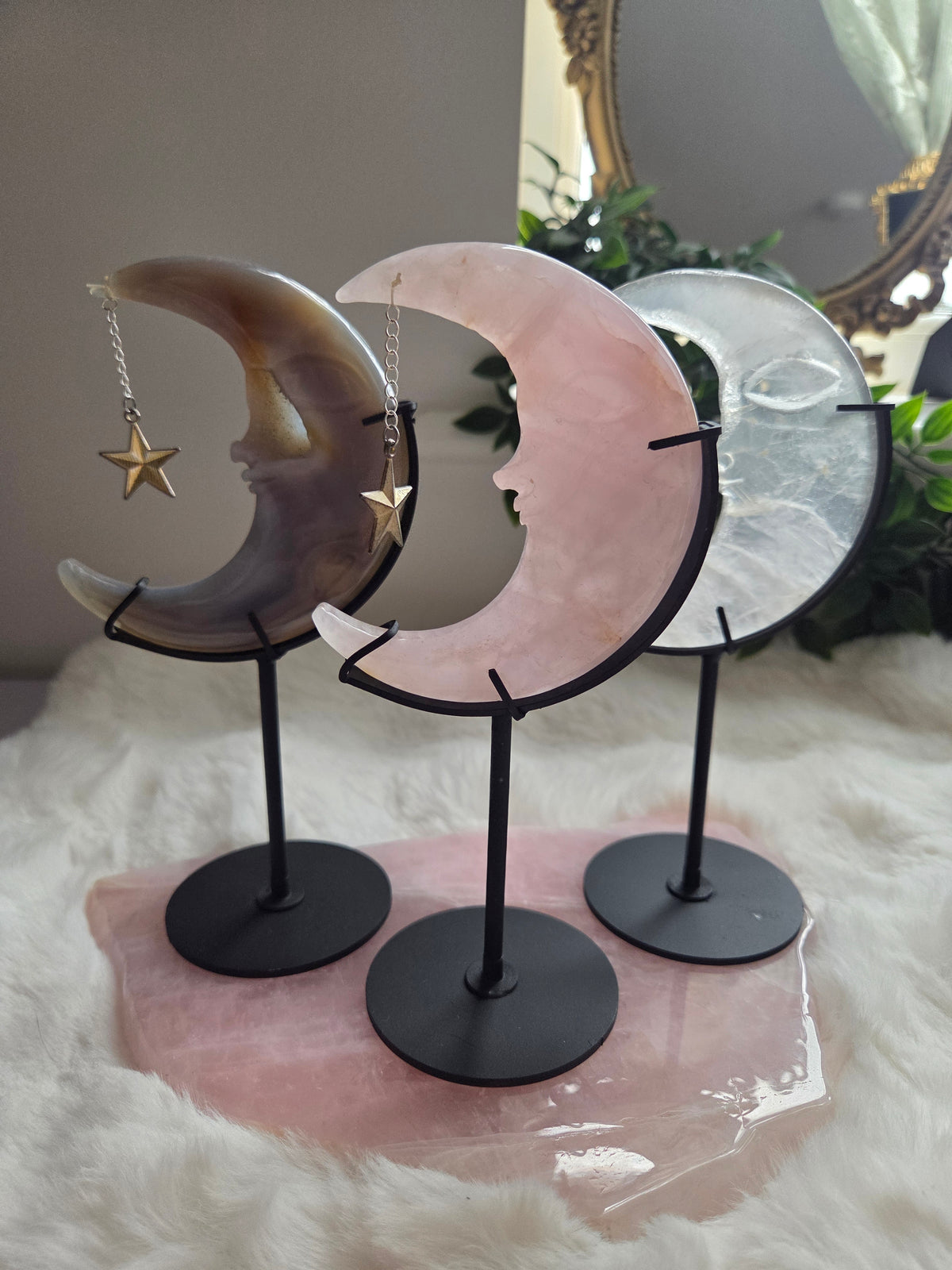 Moon face on stand